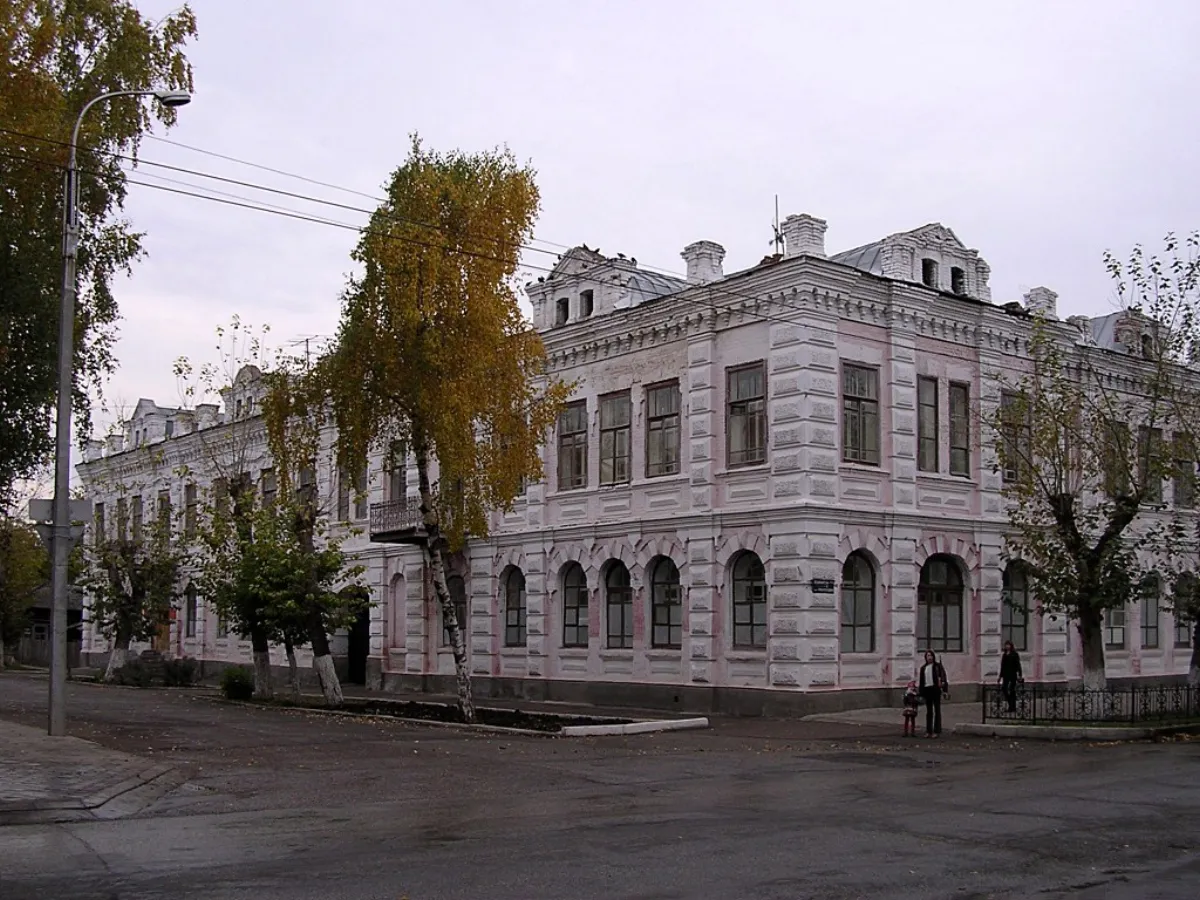 Двухэтажный купеческий дом в старом центре Стерлитамака